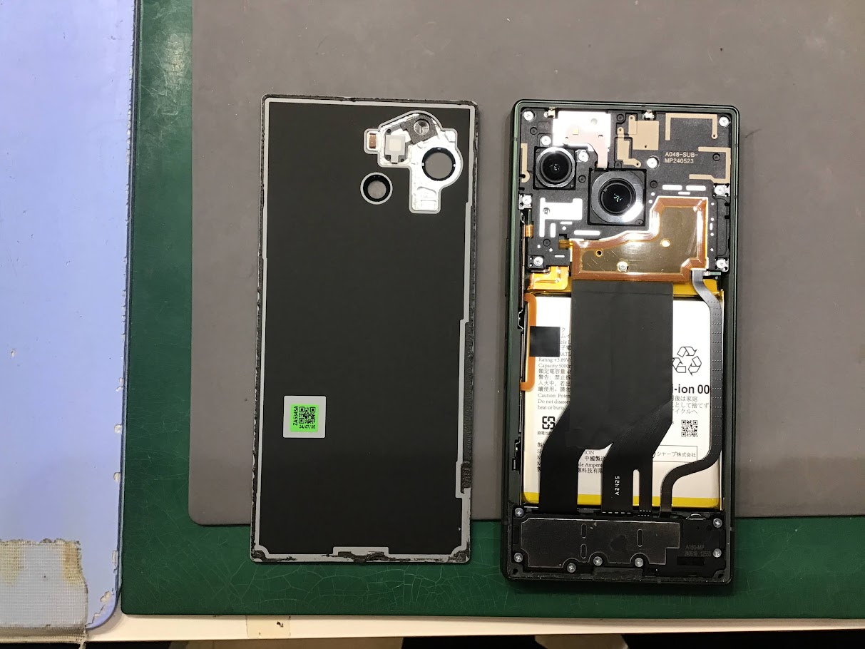 AQUOSR９のバッテリー交換ならデータそのまま修理可能なスマホ修理工房セレオ甲府店へ！